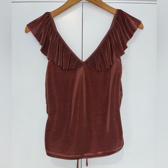 Express Ruffle Top - Picture 3 of 5